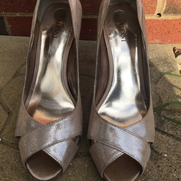 Alfani Heels - Picture 3 of 6